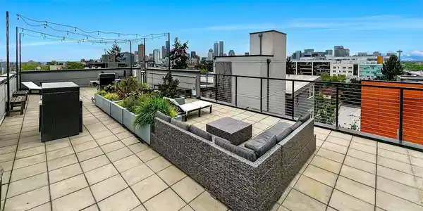 121 12th E