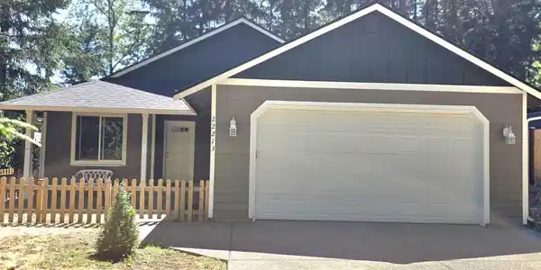 22213 Clear Lake SE