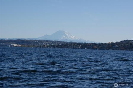 9050 Seward Park S