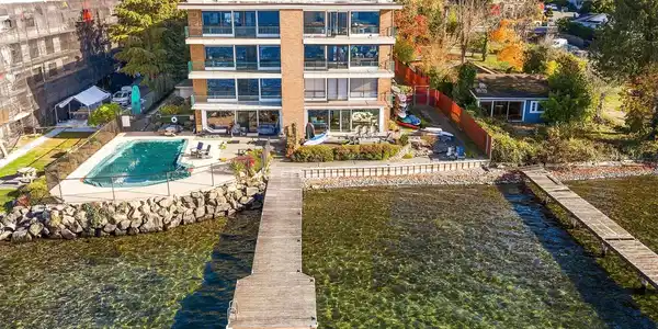6225 Lake Washington NE