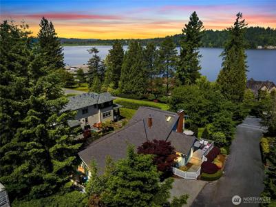 3089 Lake Sammamish NE