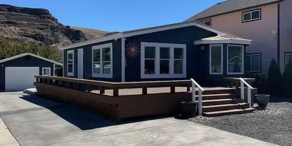955 River Drive SW