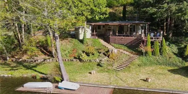 1817 Sleepy Hollow Lane