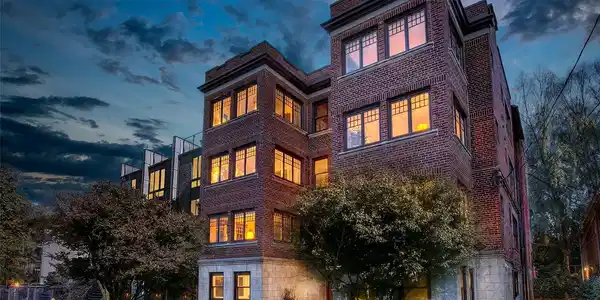 1112 Broadway E