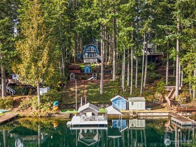 2800 Phillips Lake Loop