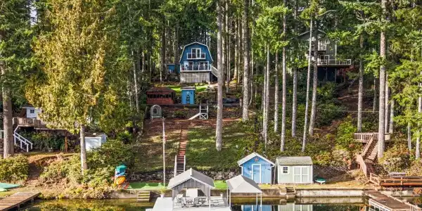 2800 Phillips Lake Loop