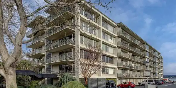 2040 43rd E