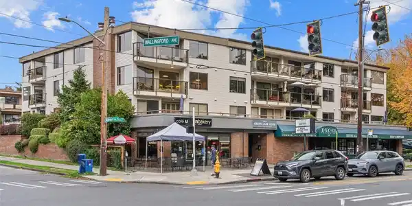 7850 Green Lake N