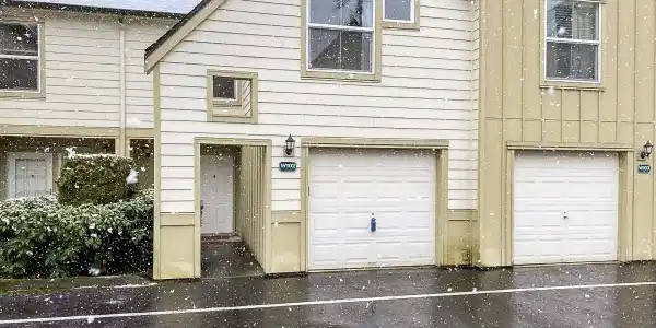 1600 121st SE