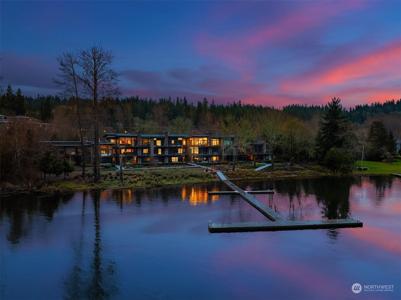 4323 Lake Sammamish SE