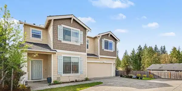 7913 39th NE
