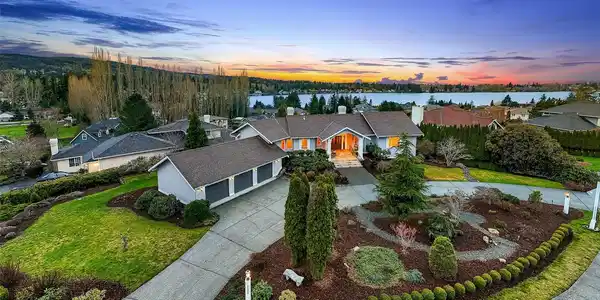 3232 Eagleridge