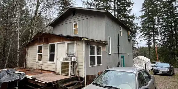 261 Lake Christine
