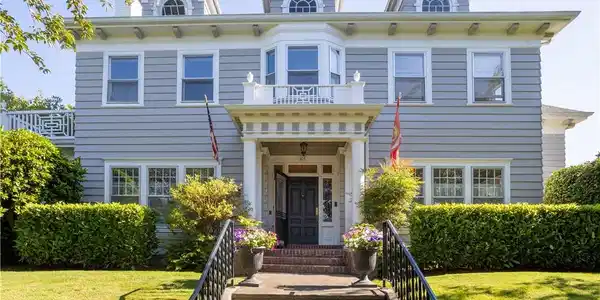 303 17th SW