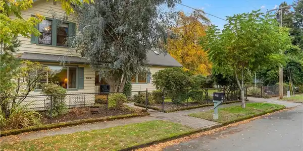 209 3rd SW