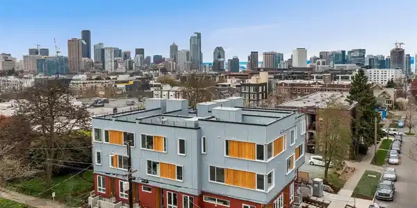 1333 Denny
