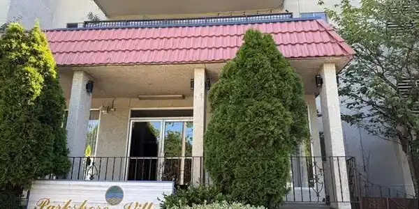 9030 Seward Park S