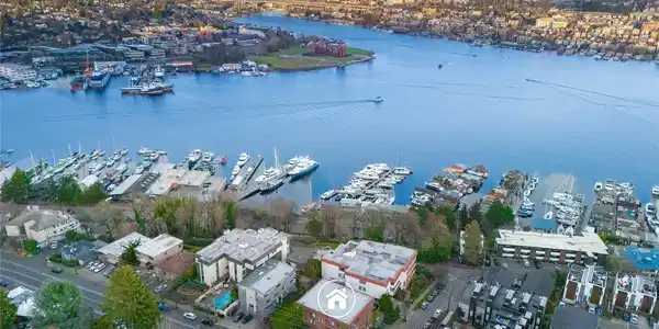 2450 Dexter N