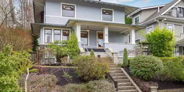 922 12th E