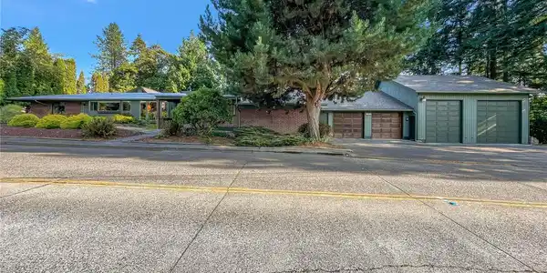 2357 Cascade