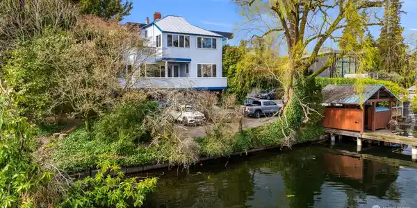 1212 Hamlin