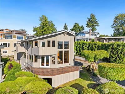 3310 Lake Washington N