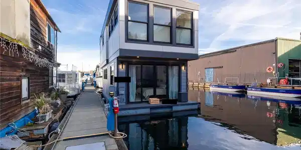 2524 Westlake N