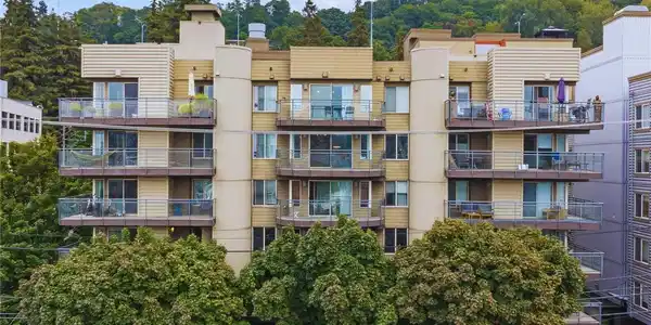 1550 Eastlake E