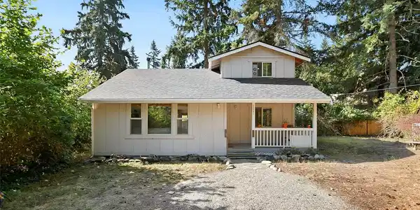 22341 Glenview SE