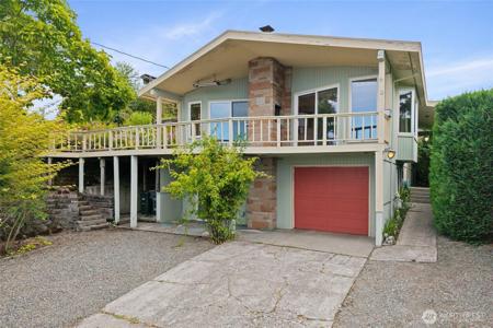6107 Hawthorne NE