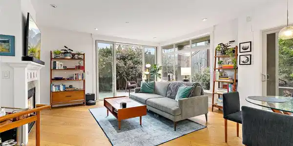 2035 Eastlake E