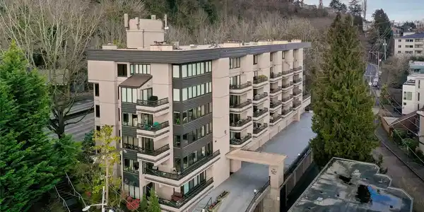 700 Crockett