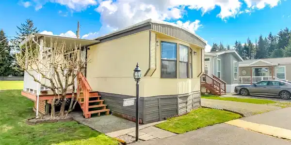 5715 113th E