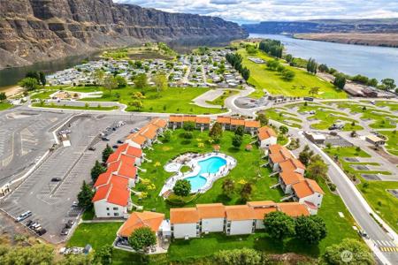 8903 Crescent Bar NW