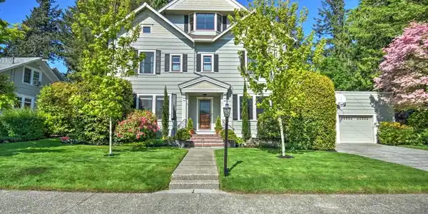 1617 Sylvester SW