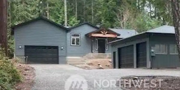 720 Ballantrae