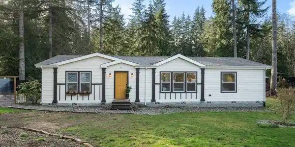 1192 Lakeshore Drive W