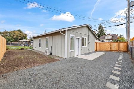 2135 Sheridan