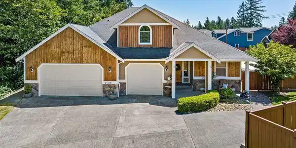 20714 61st E