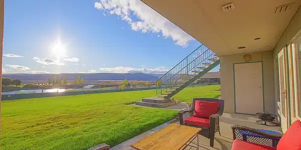 8997 Crescent Bar