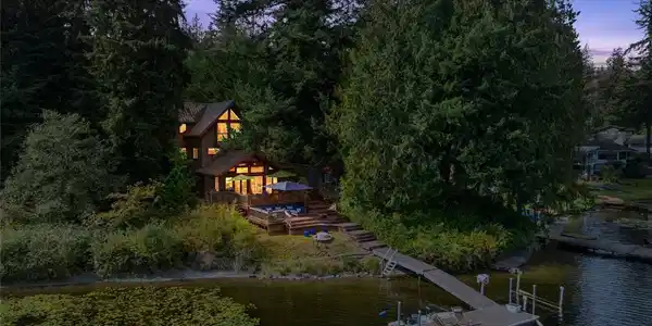 5927 Flowing Lake