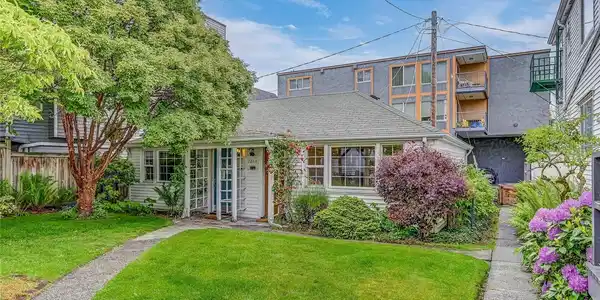 7868 Green Lake N