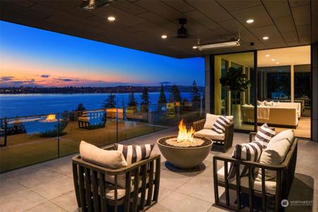 3263 Evergreen Point