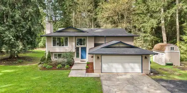 7937 Kelly Beach SE