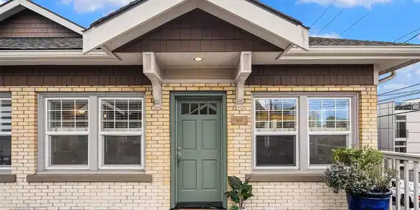 2225 Eastlake E