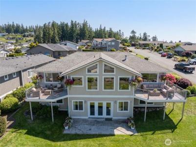 1042 Shorecrest