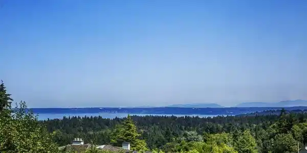 5622 Orca Dr NE