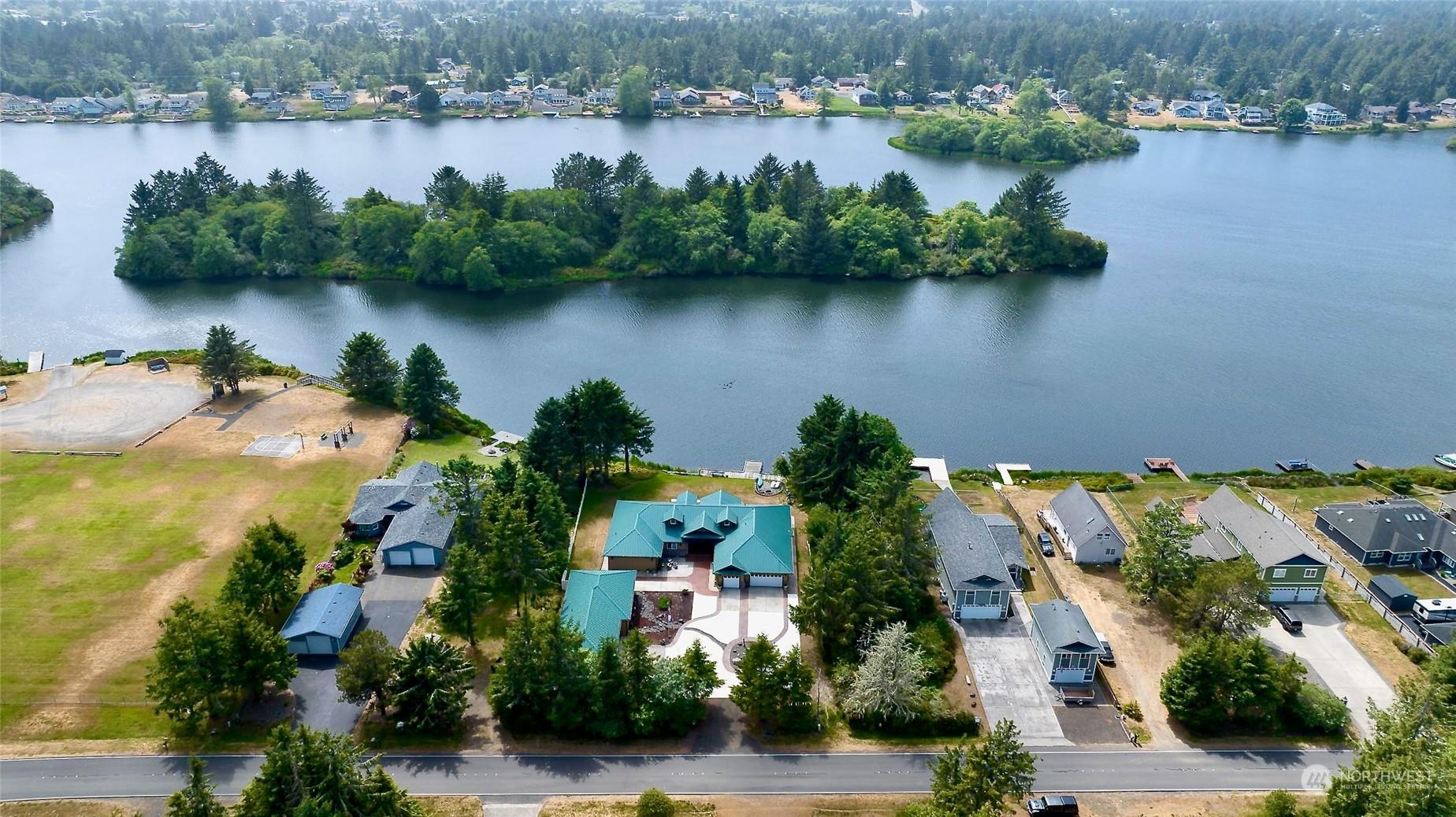 521 Duck Lake SE, Ocean Shores, WA lhrmls01803612