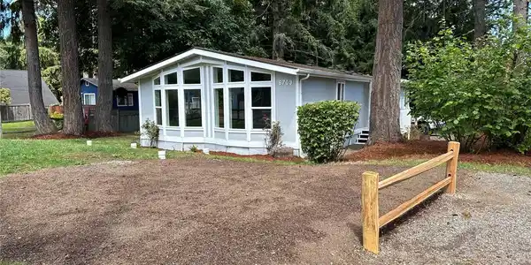 6709 Clover Valley SE
