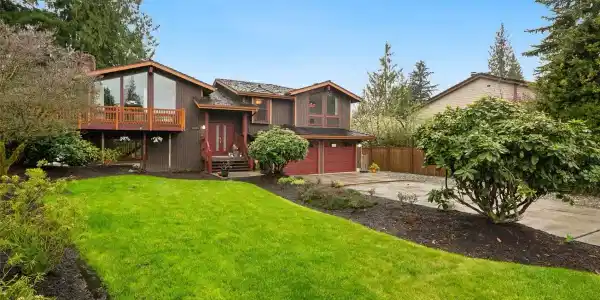 10228 33rd SE